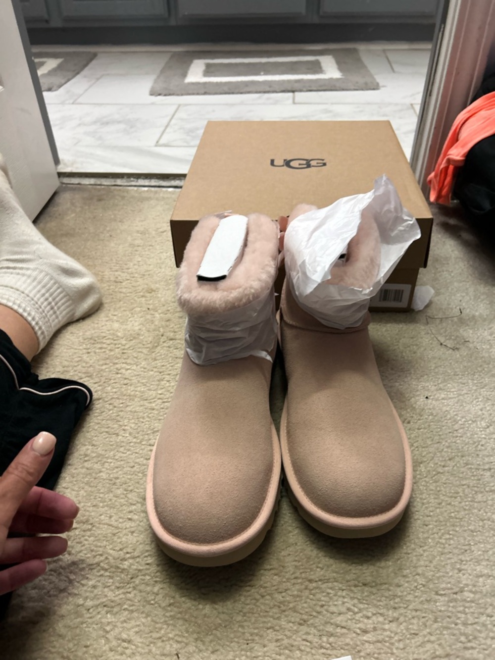 NWT AUTHENTIC UGG mini bow boots in light pink.